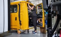 Keen Women's Arvada Work Sneaker (Carbon-Fiber Toe) | Black/Black -Keen KPD 191 PDP Arvada 1027660 Top Image