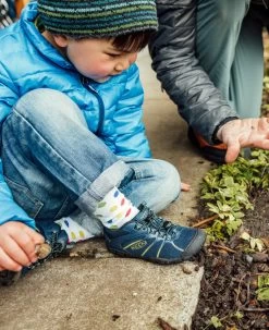 Keen Little Kids' Chandler 2 CNX Sneaker | Black Iris/Evening Primrose -Keen KidsChandler2Lifestyle2 99f9024d f46e 40e1 a355 bb16a3625ada