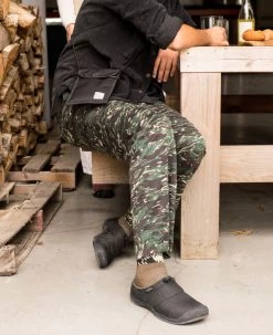 Keen Men's Howser III Slide | Triple Black/Black -Keen MHowserIIISlideLifestylePDPLeft d29f2708 a90c 4414 b462 995c35d39bd4