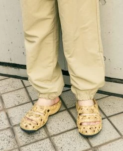 Keen Men's Yogui Arts Clog X THC | Caffe Latte Paisley -Keen MYoguiArtsLifestylePDPSingleRight