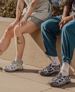 Keen Men's Newport H2 | Magnet/Tie Dye -Keen Retro TieDye HL M W PDP Liefstyle 2