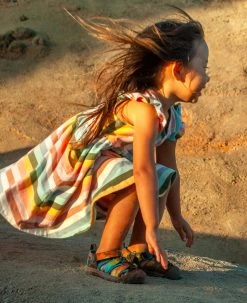 Keen Toddlers' Newport H2 | Ribbon Red/Gargoyle -Keen TotsNewportH2LifestyleSingleRight 64bf2908 c9b3 4ca3 985f b782a0f70a57