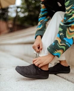 Keen Women's Howser III Slide | Light Gray Wool/Vapor -Keen WHowserIIISlideLifestylePDPLeft b9f1873c cb97 437f aafb 80ff8b5af899